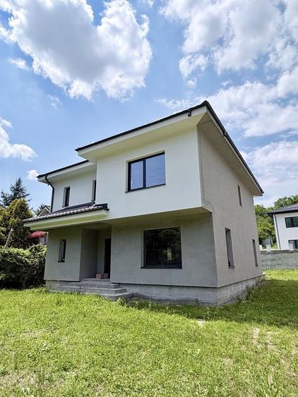 Casă cu 4 camere în Valea