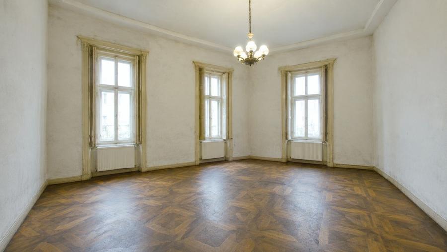 Apartament cu 8 camere semidecomandat în Central