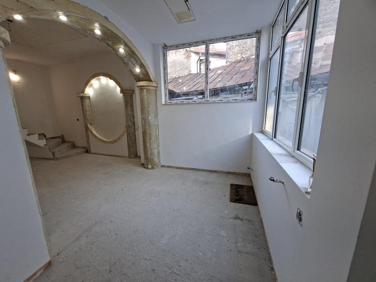 Casă cu 4 camere cu Teren 145 Mp în Unirii