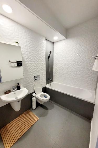 Apartament cu 2 camere decomandat, mobilat în Central