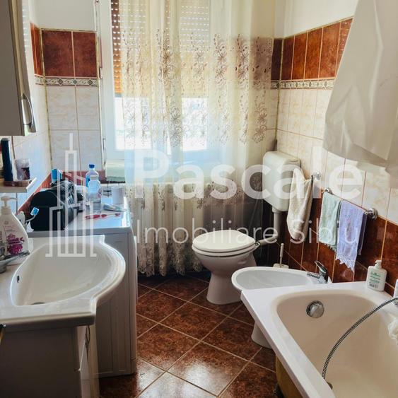 Casă individuală cu 8 camere cu Teren 1126 Mp în Tâmna