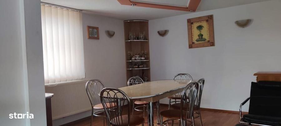 Casă cu 4 camere cu Teren 500 Mp în Central