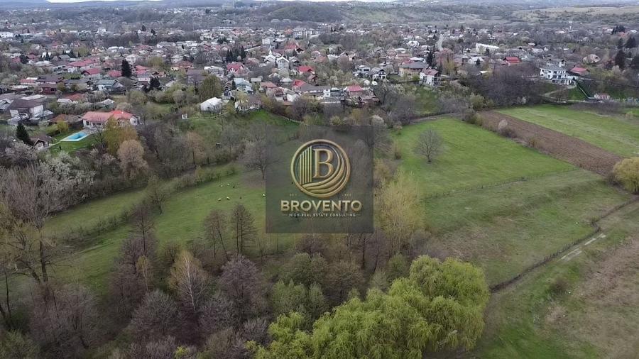 Casă individuală cu 12 camere cu Piscina în Central