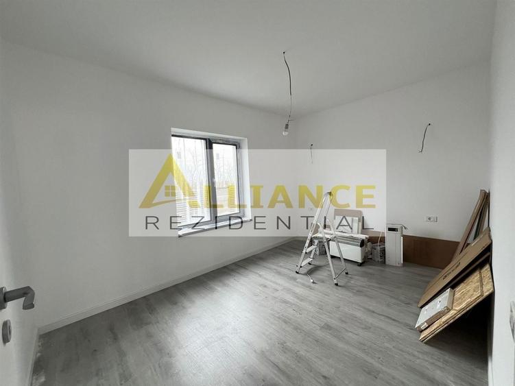 Casă individuală cu 4 camere decomandat cu Canalizare în Berceni