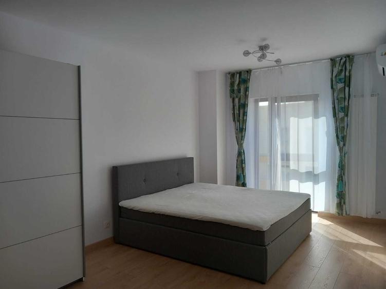 Apartament cu 3 camere decomandat în Drumul Taberei