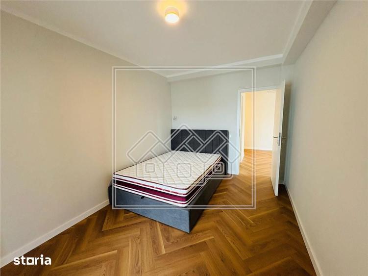 Apartament cu 3 camere decomandat în Cristian