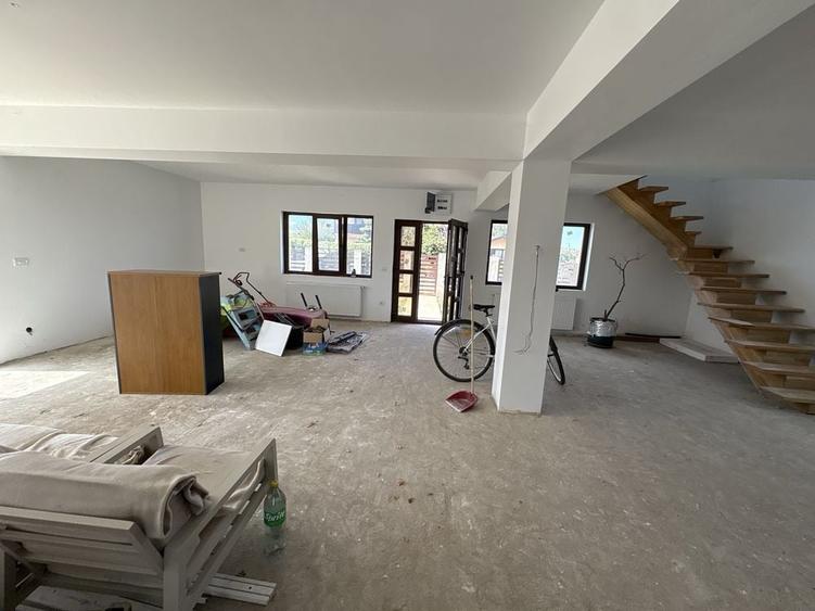 Casă cu 4 camere în Dumbrăveni