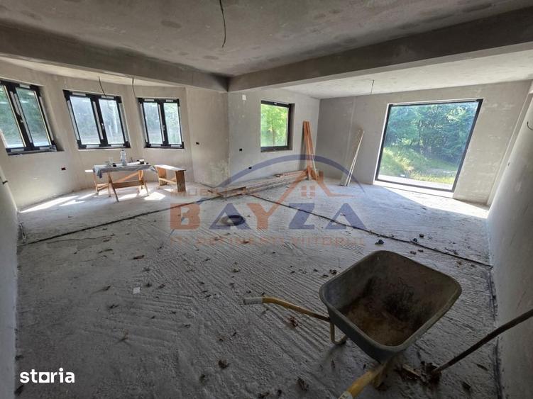 Casă cu 6 camere cu Teren 1500 Mp în Dumbrăvița