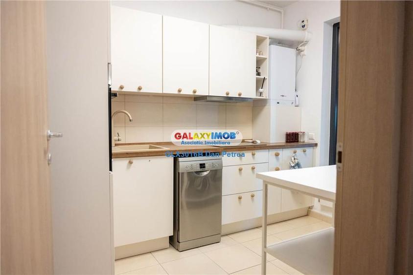 Apartament cu 3 camere semidecomandat, mobilat în Băneasa