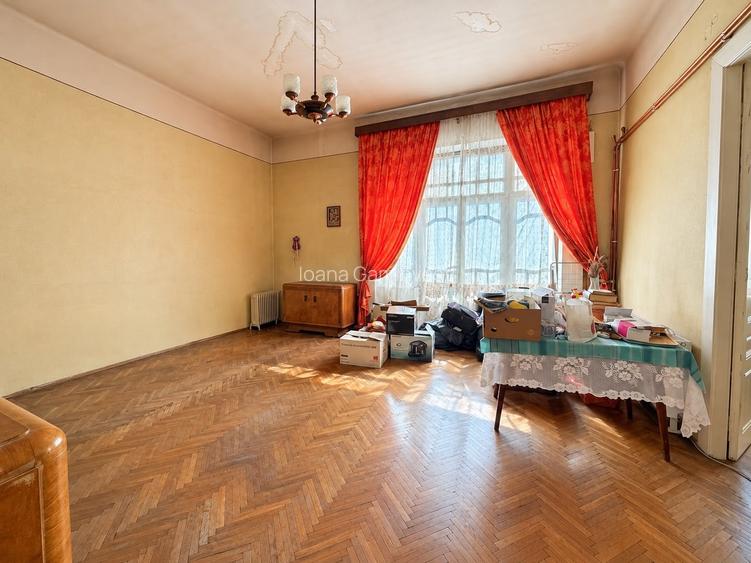 Apartament cu 2 camere de vanzare in Oradea, cladire istorica situat central