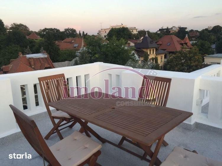 Casă cu 8 camere cu Teren 200 Mp în Aviatorilor