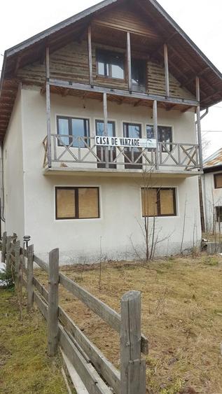 Casă cu 3 camere cu Teren 300 Mp în Cheia