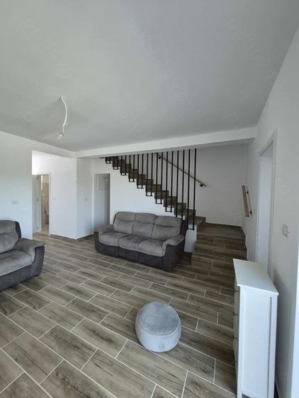 Casă cu 4 camere cu Teren 286 Mp în Moșnița Veche