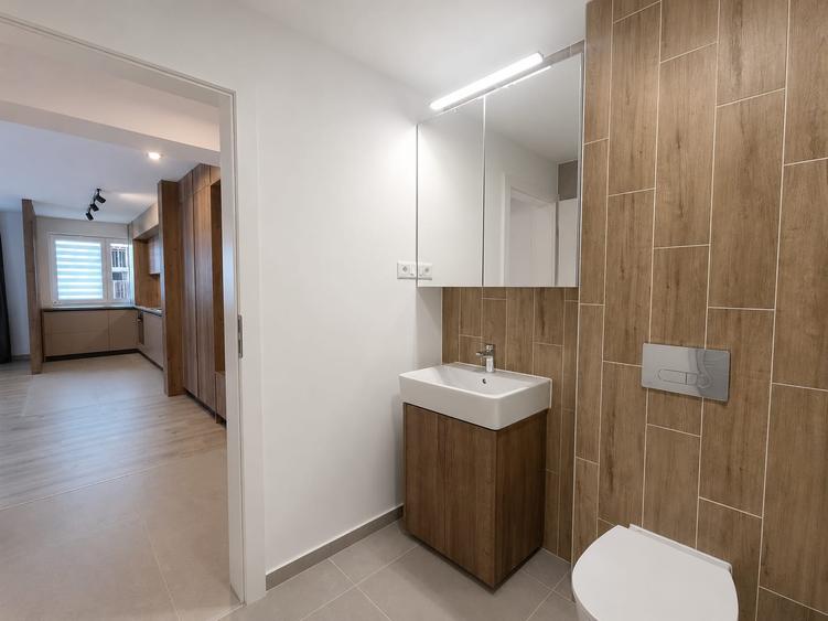 Apartament cu 2 camere semidecomandat în Tractorul