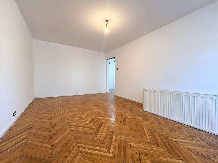 Apartament cu 3 camere decomandat în Lipovei