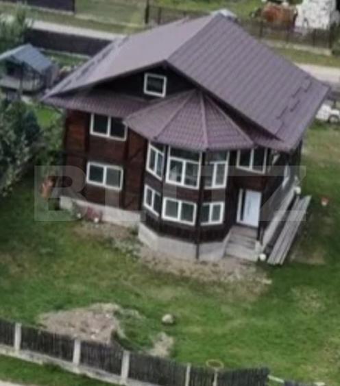 Casă individuală cu 6 camere cu Canalizare în Frasin