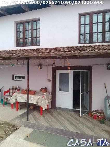 Casă individuală cu 5 camere cu Teren 3424 Mp în Central