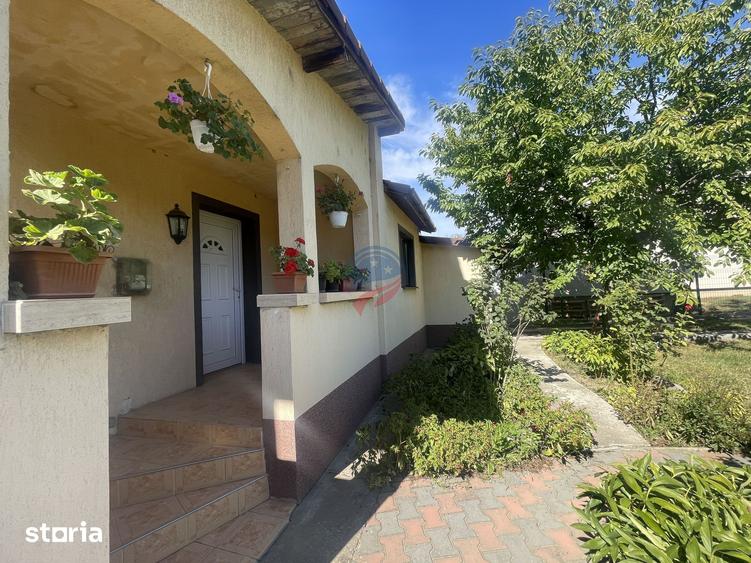 Casă cu 5 camere cu Teren 500 Mp în Șimnicu de Sus