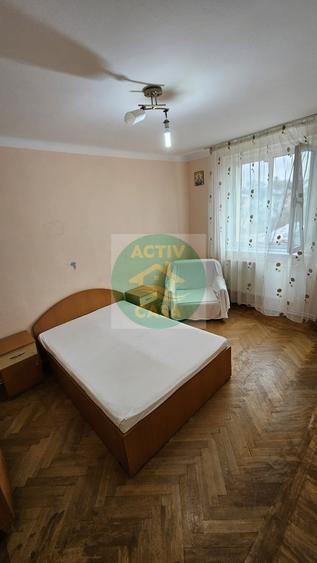 Apartament cu 2 camere decomandat în Roman
