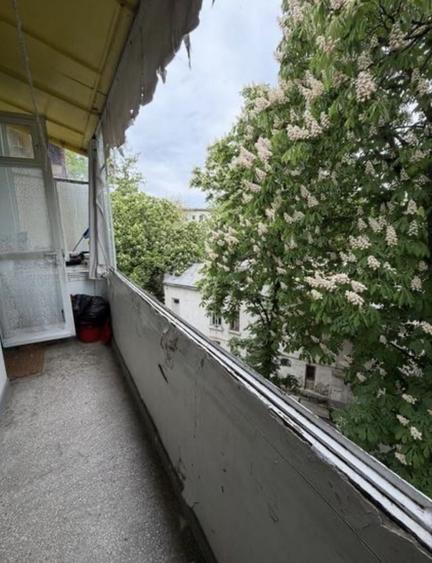 Apartament cu 2 camere semidecomandat în Sârbi