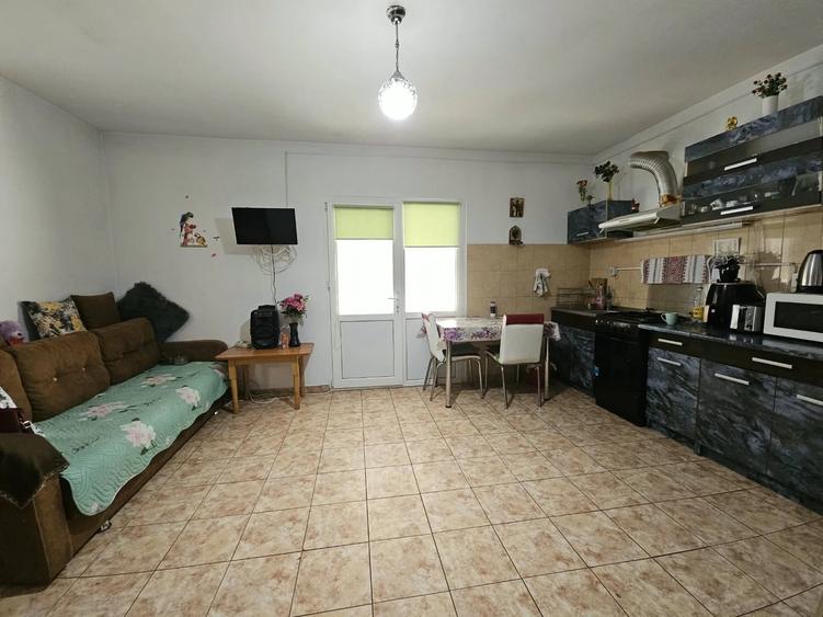 Casă individuală cu 4 camere cu Teren 1000 Mp în Central