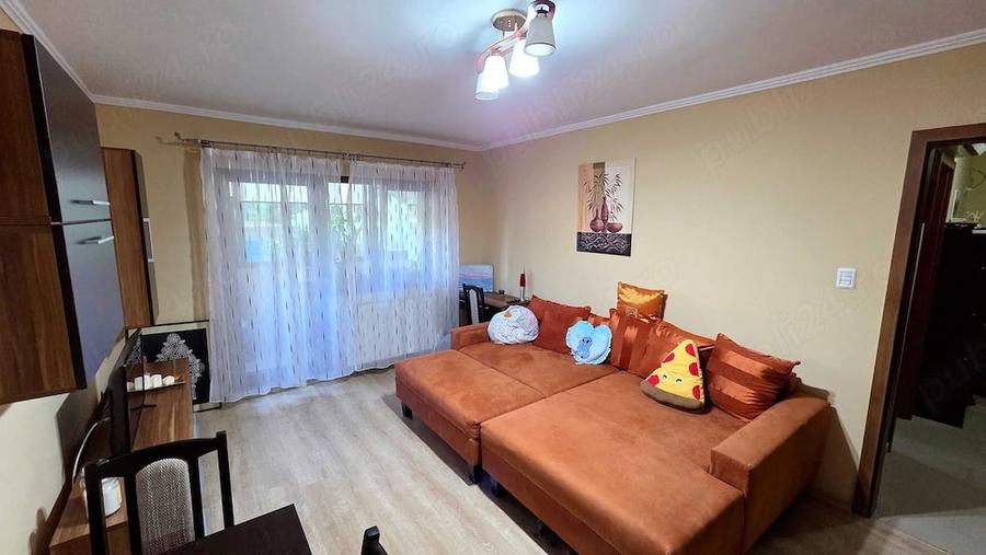 Apartament cu 3 camere decomandat în Aradului
