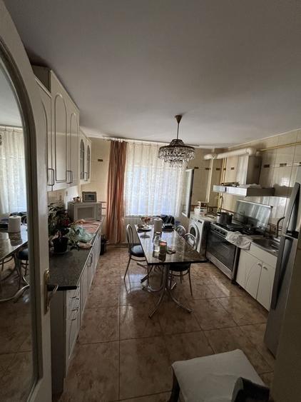 Apartament cu 3 camere decomandat în Vărsătura