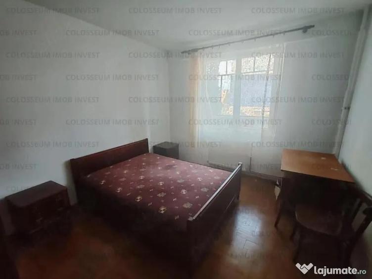 Apartament cu 3 camere decomandat în Astra