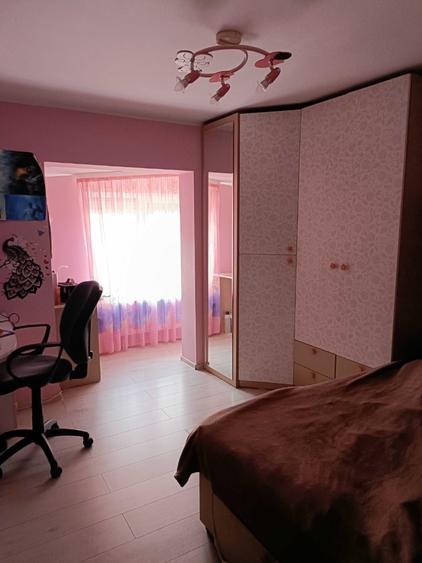 Apartament cu 3 camere decomandat, mobilat în Central
