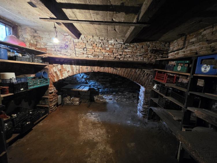 Casă cu 4 camere în Popoveni