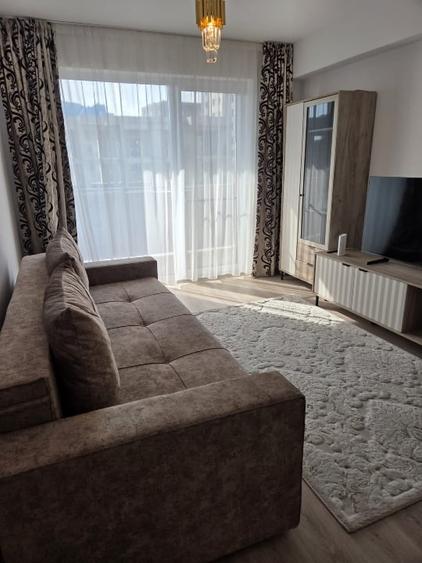 Apartament cu 2 camere, mobilat în Tractorul