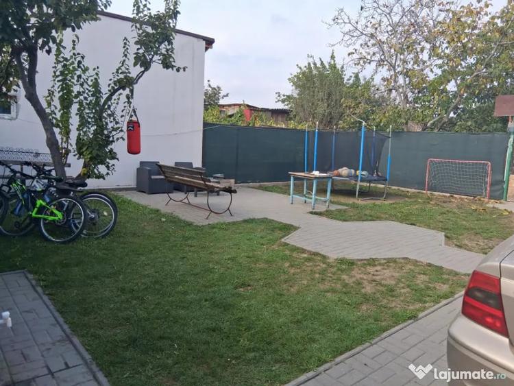 Casă cu 7 camere cu Teren 863 Mp în Brestei