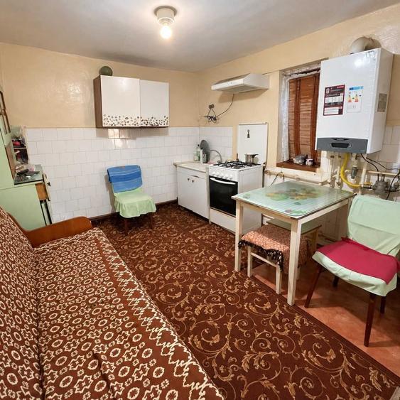 Casă cu 4 camere decomandat în Central