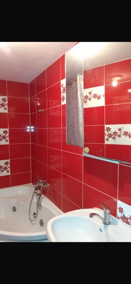 Apartament cu 3 camere decomandat în Rahova