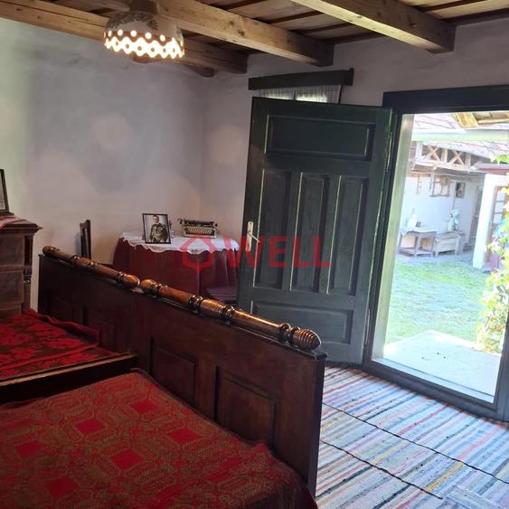 Casă cu 6 camere cu Teren 1393 Mp în Sărățeni
