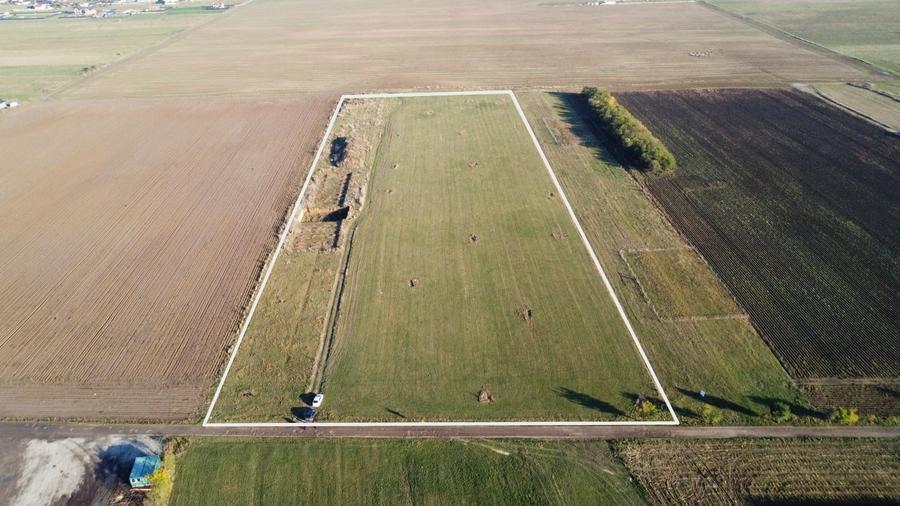 Teren Construcții intravilan de 37930 mp, în Periferie