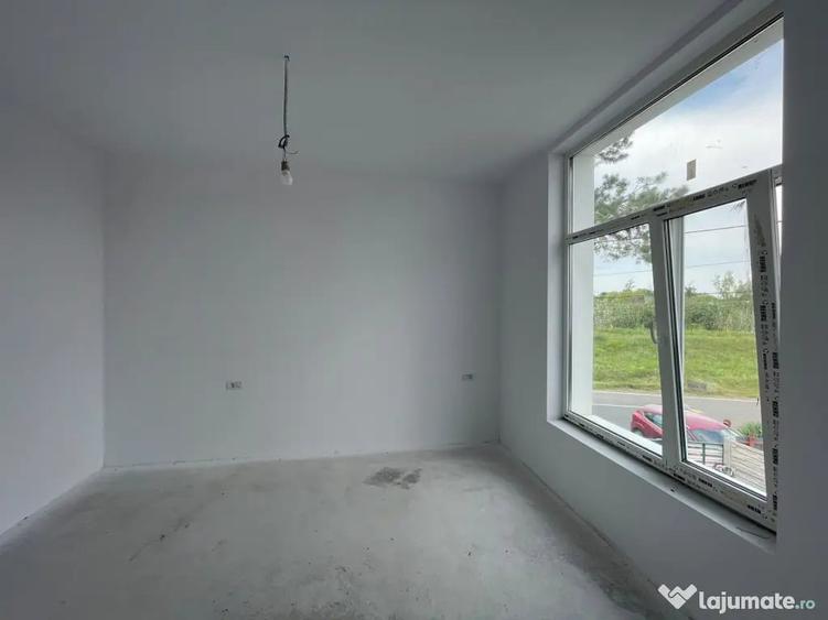 Casă cu 3 camere cu Teren 330 Mp în Plopi