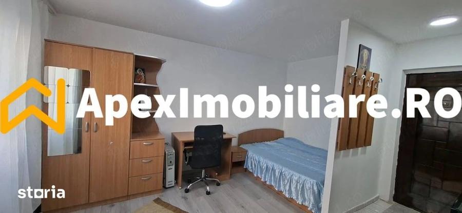 Garsonieră decomandată în Tei