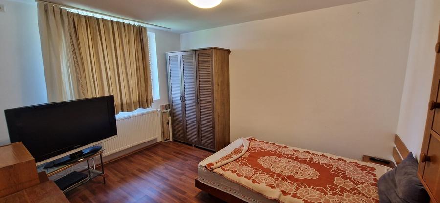 Casă cu 5 camere cu Teren 390 Mp în Odăi