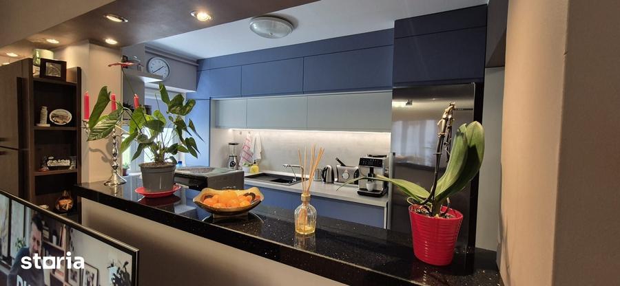 Apartament cu 4 camere decomandat în CET