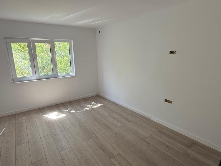 Apartament cu 3 camere decomandat în Micro 19