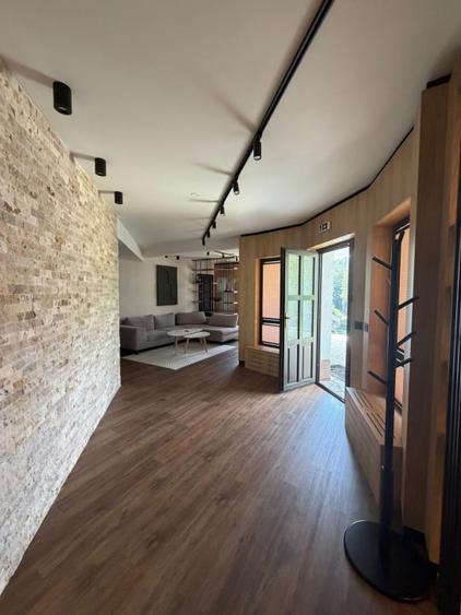 Casă individuală cu 6 camere cu Teren 3400 Mp în Mănăstirea Humorului