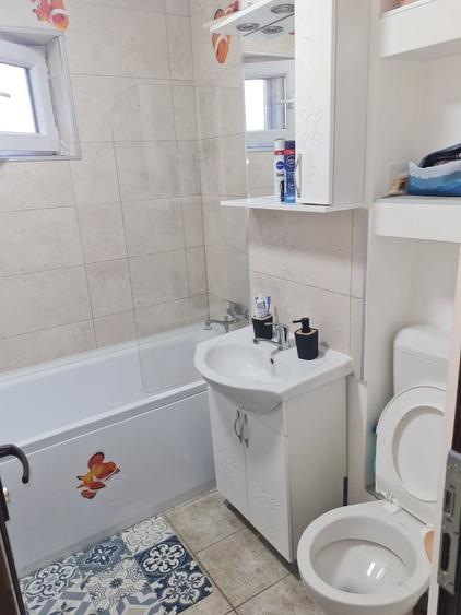 Apartament cu 3 camere semidecomandat în Central