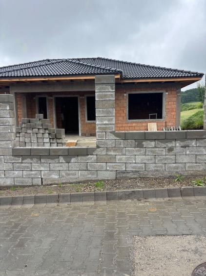Casă cu 3 camere cu Teren 609 Mp în Livezeni