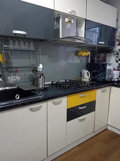 Apartament cu 3 camere semidecomandat în Central