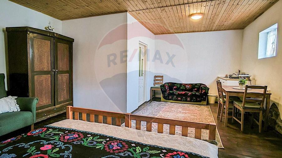 Casă individuală cu 4 camere cu Teren 1631 Mp în Șomartin