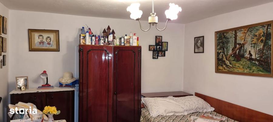 Casă cu 5 camere cu Teren 458 Mp în Caracal