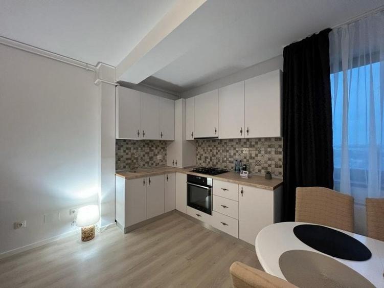 Apartament cu 2 camere semidecomandat, mobilat în Tomis Nord