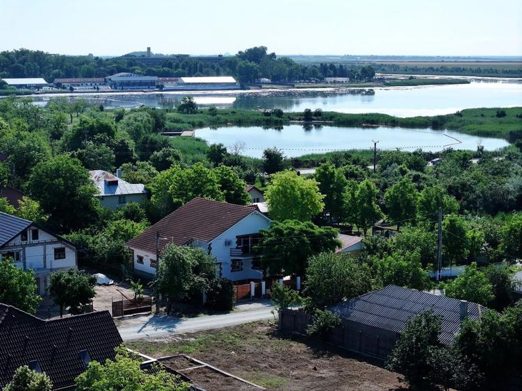 Casă individuală cu 5 camere cu Canalizare în Amara