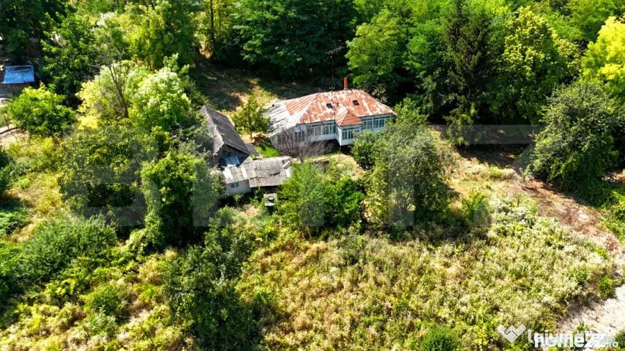 Casă cu 4 camere cu Teren 3000 Mp în Răducăneni